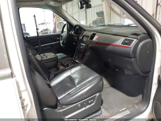 Продаж на аукціоні авто 2010 Cadillac Escalade Esv Premium, vin: 1GYUKJEF3AR208332, номер лоту: 44366104