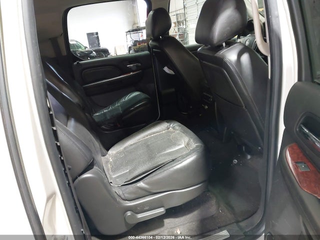 Продаж на аукціоні авто 2010 Cadillac Escalade Esv Premium, vin: 1GYUKJEF3AR208332, номер лоту: 44366104