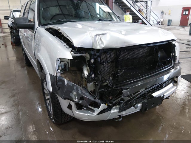 1FMJU1JTXHEA24338 Ford Expedition Xlt