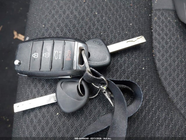 5XXGT4L38HG167414 KIA Optima Lx
