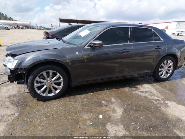 2017 CHRYSLER 300 2C3CCARG1HH610270 Photo 1