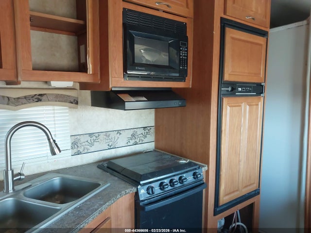 44366686 :رقم المزاد ، 1SACS0BS2A1PR5094 vin ، 2010 Starcraft Homestead مزاد بيع