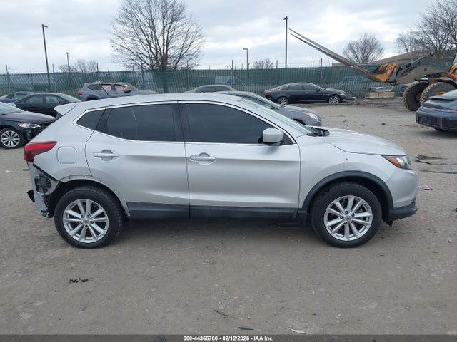 JN1BJ1CR4JW267486 Nissan Rogue Sport S