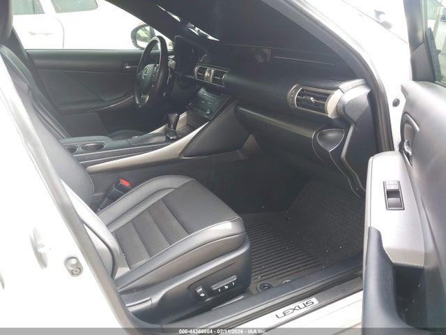 Lexus IS 200T 2016 JTHBA1D29G5021366 Image 5
