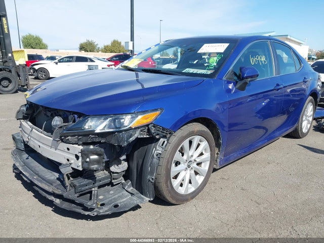 Toyota CAMRY LE 2018 4T1B11HK3JU507482 Image 2