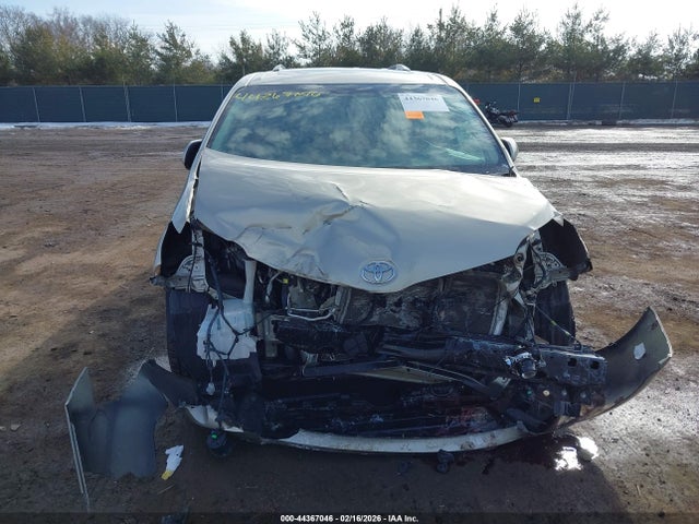 2017 Toyota Sienna Xle 8 Passenger მანქანა იყიდება აუქციონზე, vin: 5TDYZ3DC3HS889836, აუქციონის ნომერი: 44367046