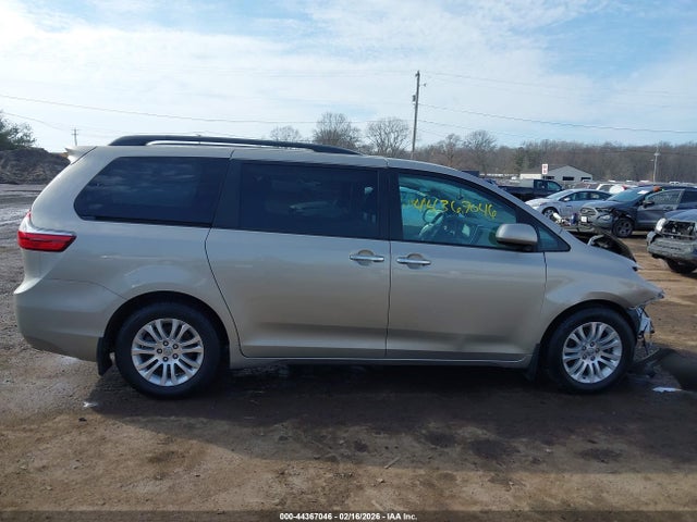2017 Toyota Sienna Xle 8 Passenger მანქანა იყიდება აუქციონზე, vin: 5TDYZ3DC3HS889836, აუქციონის ნომერი: 44367046
