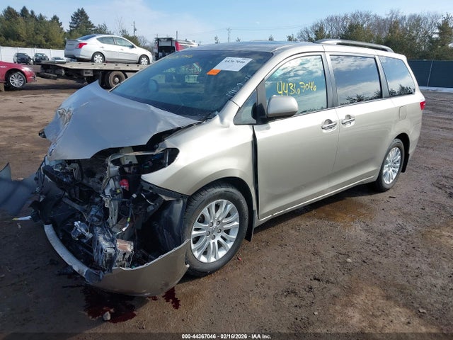 2017 Toyota Sienna Xle 8 Passenger მანქანა იყიდება აუქციონზე, vin: 5TDYZ3DC3HS889836, აუქციონის ნომერი: 44367046