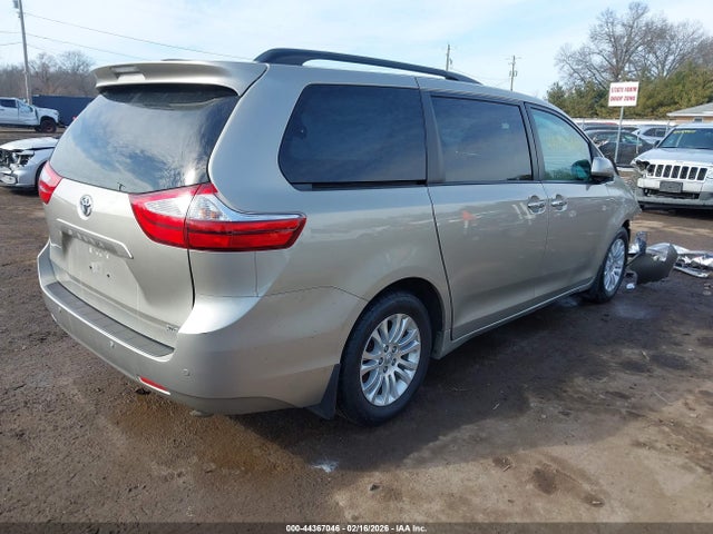 2017 Toyota Sienna Xle 8 Passenger მანქანა იყიდება აუქციონზე, vin: 5TDYZ3DC3HS889836, აუქციონის ნომერი: 44367046