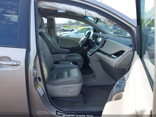 2017 Toyota Sienna Xle 8 Passenger მანქანა იყიდება აუქციონზე, vin: 5TDYZ3DC3HS889836, აუქციონის ნომერი: 44367046
