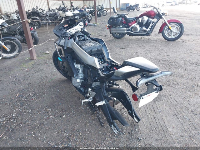 44367095 :رقم المزاد ، LCEPEVLP4S6000542 vin ، 2025 Cf Moto 675ss مزاد بيع