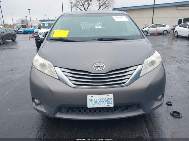 5TDYK3DC6FS569640 Toyota Sienna Xle Premium 8 Passenger