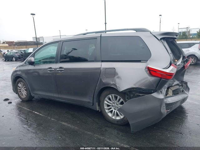 5TDYK3DC6FS569640 Toyota Sienna Xle Premium 8 Passenger