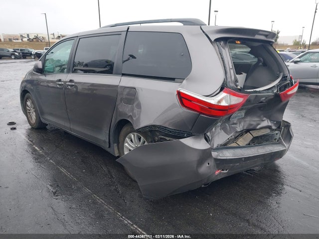 5TDYK3DC6FS569640 Toyota Sienna Xle Premium 8 Passenger