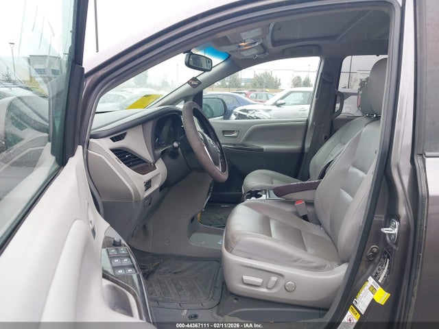 5TDYK3DC6FS569640 Toyota Sienna Xle Premium 8 Passenger