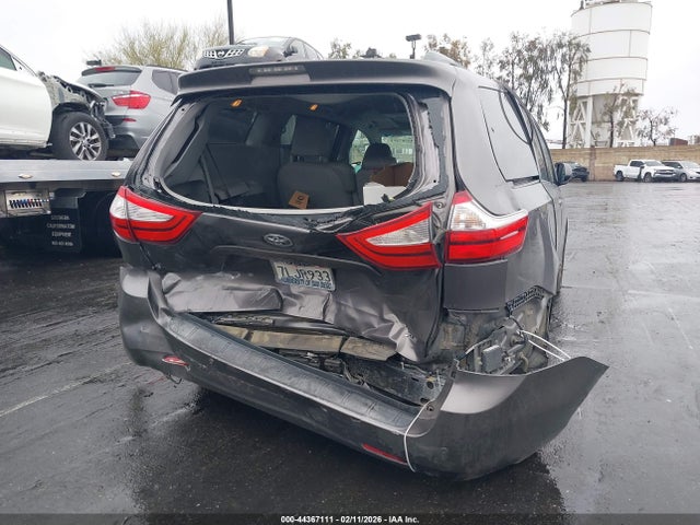 5TDYK3DC6FS569640 Toyota Sienna Xle Premium 8 Passenger