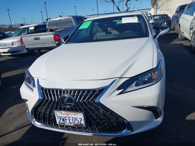 Lexus ES 300H 2025 58ADA1C17SU076274 Image 13