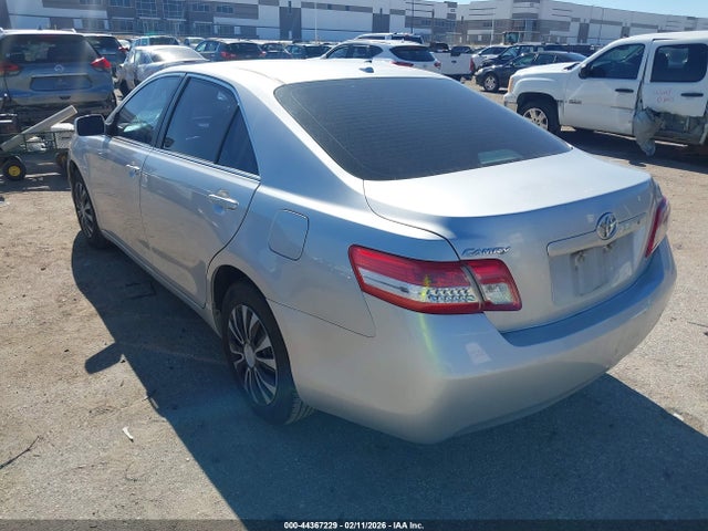 2011 TOYOTA CAMRY 4T1BF3EK3BU635515 Photo 2