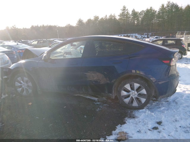 2024 Tesla Model Y Long Range Dual Motor All-wheel Drive მანქანა იყიდება აუქციონზე, vin: 7SAYGDEE1RA231692, აუქციონის ნომერი: 44367269