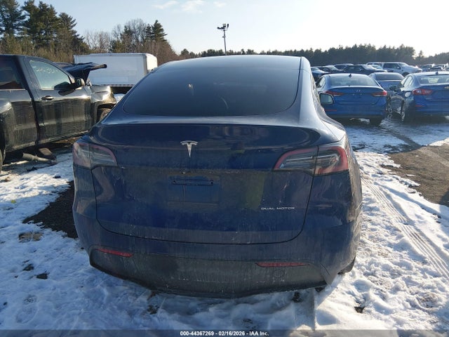 2024 Tesla Model Y Long Range Dual Motor All-wheel Drive მანქანა იყიდება აუქციონზე, vin: 7SAYGDEE1RA231692, აუქციონის ნომერი: 44367269