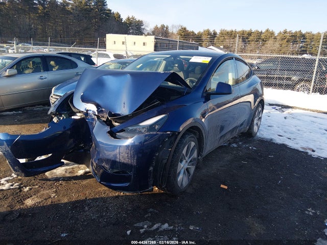 2024 Tesla Model Y Long Range Dual Motor All-wheel Drive მანქანა იყიდება აუქციონზე, vin: 7SAYGDEE1RA231692, აუქციონის ნომერი: 44367269