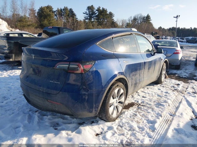 2024 Tesla Model Y Long Range Dual Motor All-wheel Drive მანქანა იყიდება აუქციონზე, vin: 7SAYGDEE1RA231692, აუქციონის ნომერი: 44367269