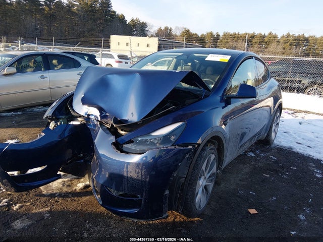 2024 Tesla Model Y Long Range Dual Motor All-wheel Drive მანქანა იყიდება აუქციონზე, vin: 7SAYGDEE1RA231692, აუქციონის ნომერი: 44367269