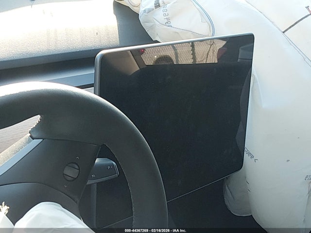 2024 Tesla Model Y Long Range Dual Motor All-wheel Drive მანქანა იყიდება აუქციონზე, vin: 7SAYGDEE1RA231692, აუქციონის ნომერი: 44367269