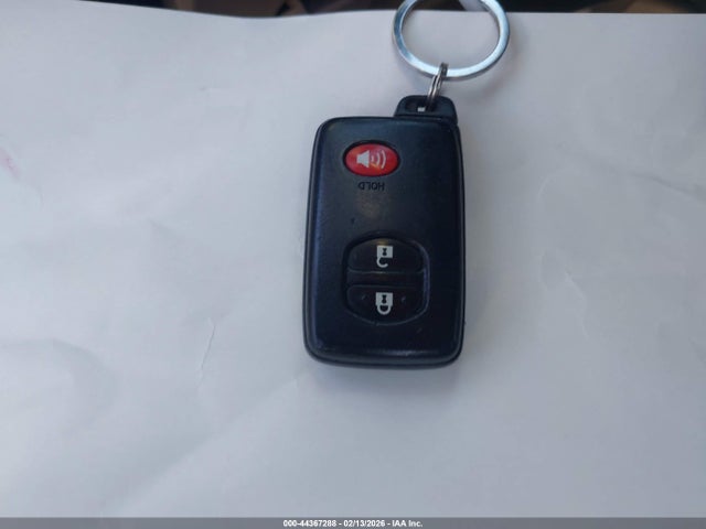 JTDZN3EU0GJ043537 Toyota Prius V Five
