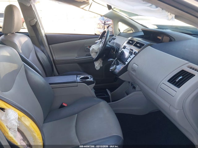 JTDZN3EU0GJ043537 Toyota Prius V Five