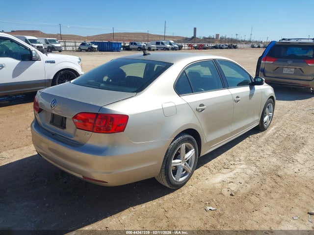 44367339 :رقم المزاد ، 3VWD17AJ7EM259844 vin ، 2014 Volkswagen Jetta 1.8t Se مزاد بيع