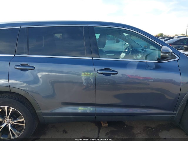 5TDBZRFH9KS972471 Toyota Highlander Le