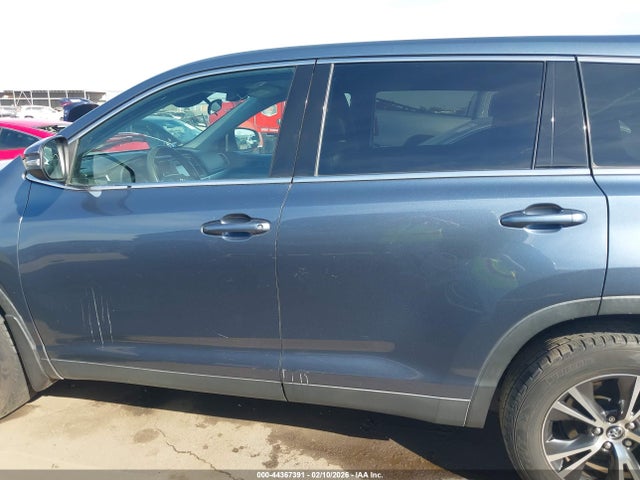 5TDBZRFH9KS972471 Toyota Highlander Le