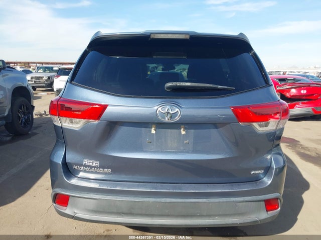 5TDBZRFH9KS972471 Toyota Highlander Le