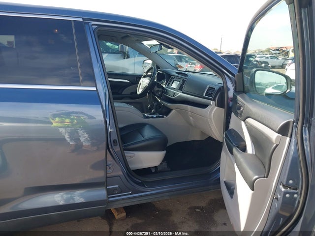 5TDBZRFH9KS972471 Toyota Highlander Le