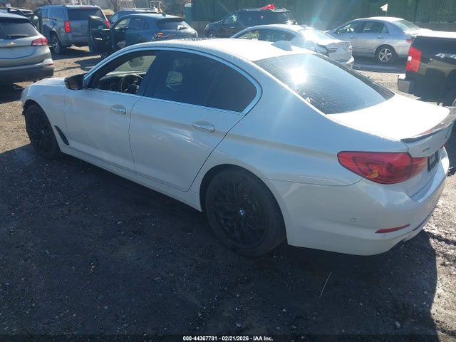 2018 BMW 530I WBAJA7C55JWA71288 Photo 2