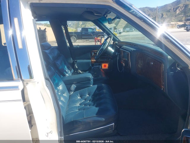 44367791 :رقم المزاد ، 1G6DW547XNR701624 vin ، 1992 Cadillac Brougham مزاد بيع