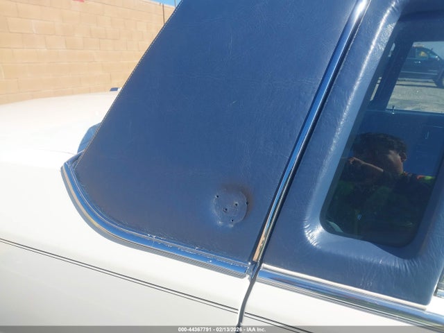 44367791 :رقم المزاد ، 1G6DW547XNR701624 vin ، 1992 Cadillac Brougham مزاد بيع