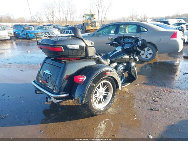 2016 HARLEY-DAVIDSON FLHTCUTG 1HD1MAL16GB857214 Photo 3