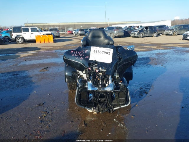 2016 HARLEY-DAVIDSON FLHTCUTG 1HD1MAL16GB857214 Photo 4