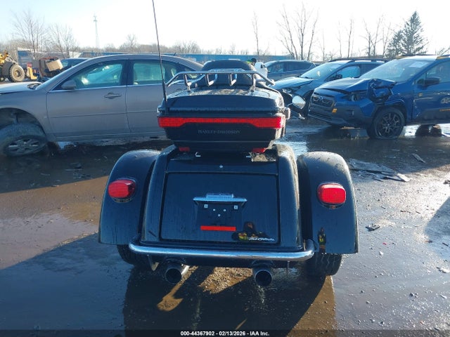 2016 HARLEY-DAVIDSON FLHTCUTG 1HD1MAL16GB857214 Photo 5