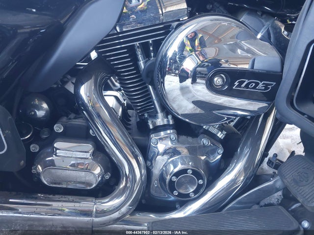 2016 HARLEY-DAVIDSON FLHTCUTG 1HD1MAL16GB857214 Photo 7