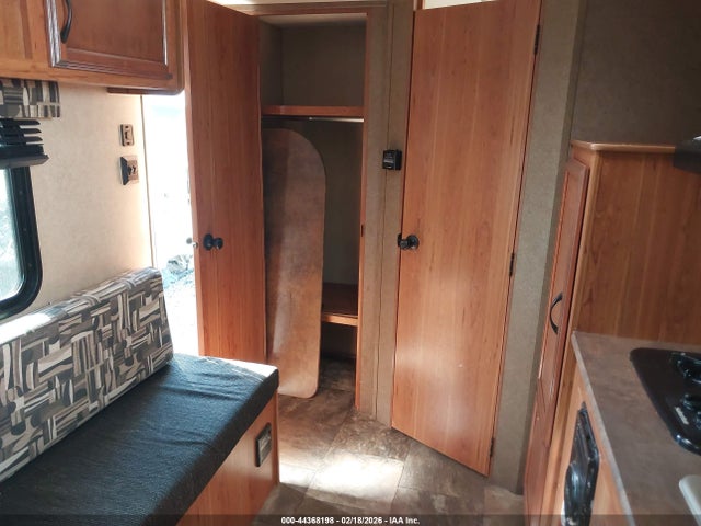 44368198 :رقم المزاد ، 1SABS0AJ3F28P5185 vin ، 2015 Starcraft Ar One 18qb Travel Trailer مزاد بيع