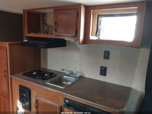44368198 :رقم المزاد ، 1SABS0AJ3F28P5185 vin ، 2015 Starcraft Ar One 18qb Travel Trailer مزاد بيع