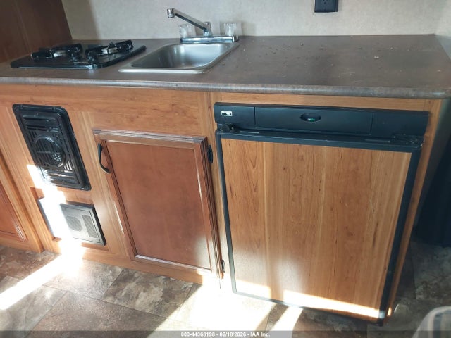 44368198 :رقم المزاد ، 1SABS0AJ3F28P5185 vin ، 2015 Starcraft Ar One 18qb Travel Trailer مزاد بيع