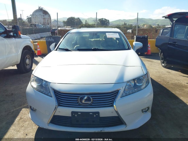 JTHBW1GG9E2042550 Lexus ES 300H