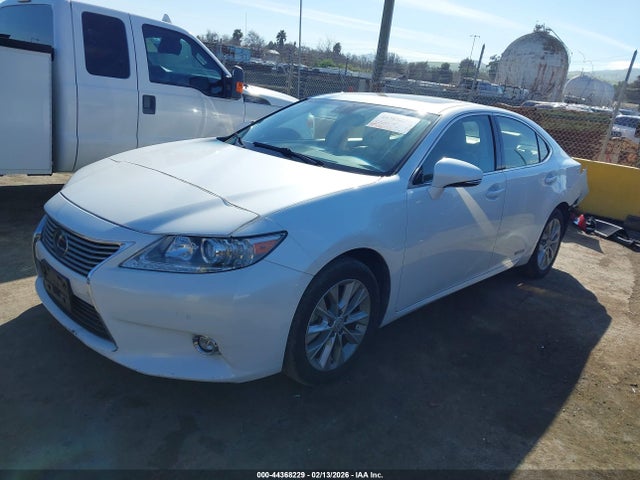 JTHBW1GG9E2042550 Lexus ES 300H