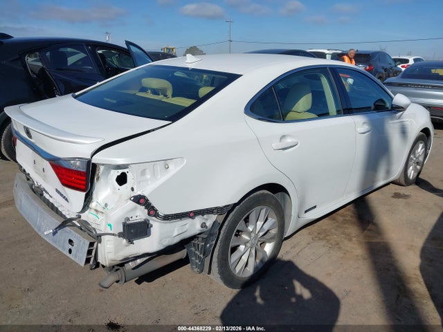 JTHBW1GG9E2042550 Lexus ES 300H