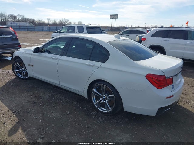 2011 BMW 750I WBAKA8C5XBCY36540 Photo 2