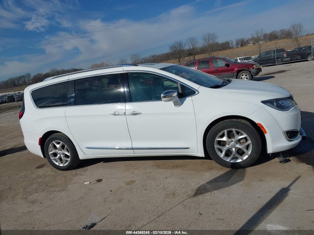 Продажа на аукционе авто 2020 Chrysler Pacifica Limited, vin: 2C4RC1GG6LR114618, номер лота: 44368245